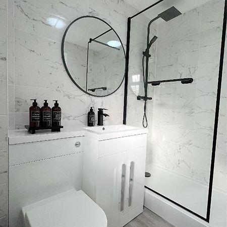 Stunning Apartment In Beckton With Private Entrance Londyn Zewnętrze zdjęcie