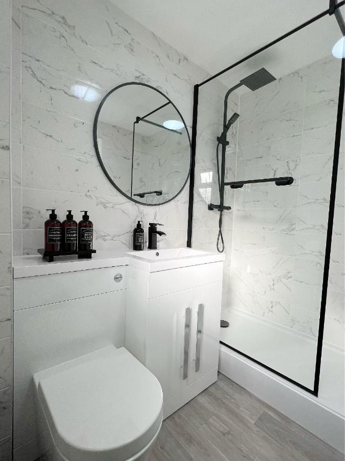 Stunning Apartment In Beckton With Private Entrance Londyn Zewnętrze zdjęcie